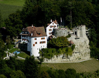 Wanderung Schloss Trostburg Schloss Liebegg // Besuch Hexenmuseum Schloss Liebegg